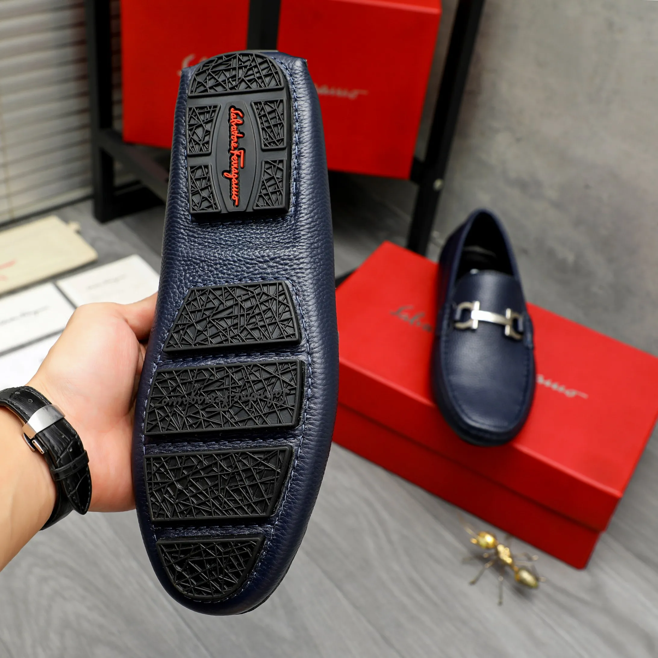 Men's shoes 💰420 Product trademark: Ferragamo "Ferragamo" business casual slip-on shoes Regular size: 38-46 (45.46 is custom-made and non-returnable) Product materials: Selected pebbled cowhide upper, sheepskin lining, original rubber outsole